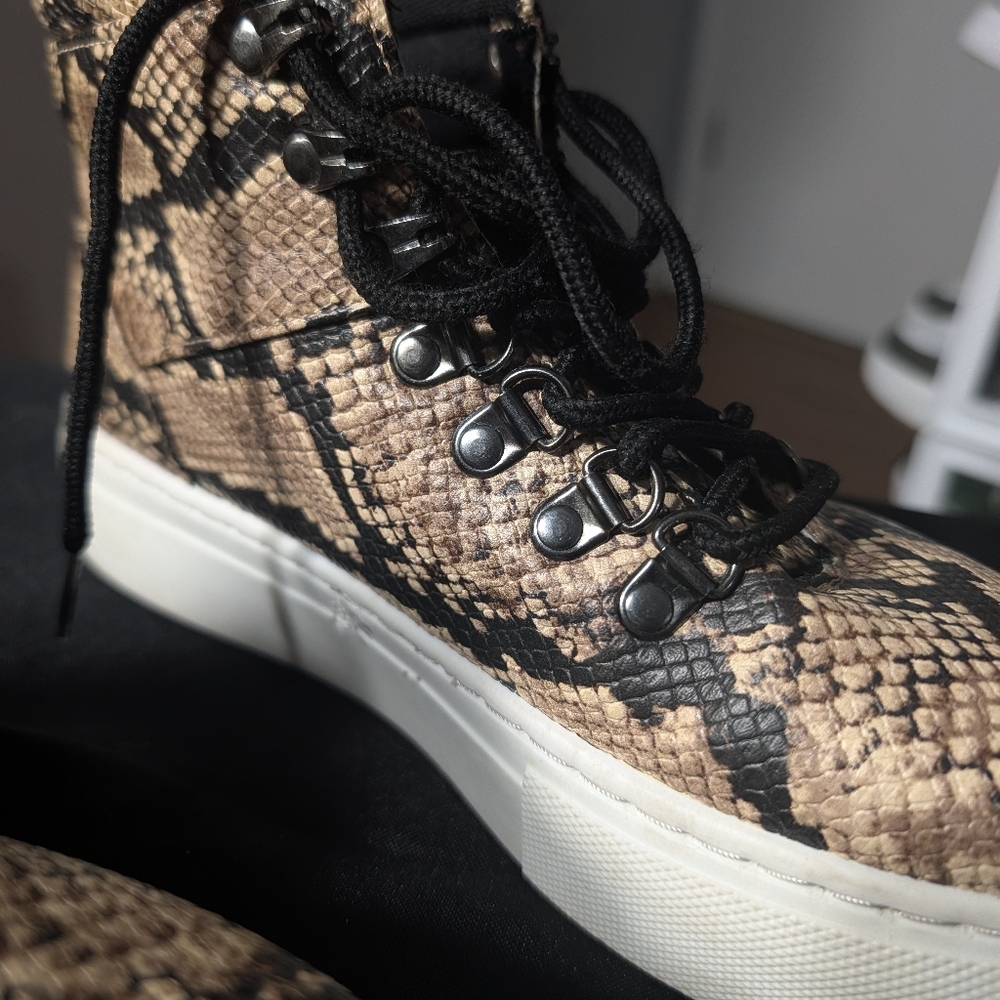 Qupid women's high-top platform sneakers, tan and black Snakeskin Size 8 Women - Picture 5 of 7